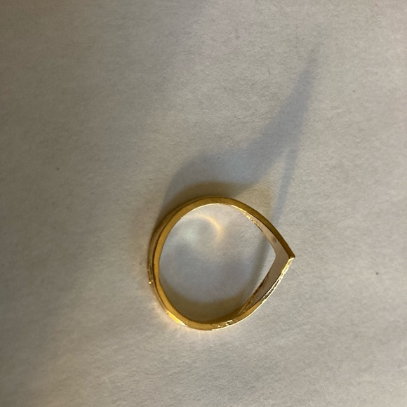 Gold color costume jewelry, V design, Ring - Picture 5 of 7